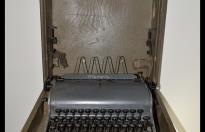 Rarissima macchina da scrivere tedesca OLYMPIA completa di cassa da trasporto  in dotazione alle waffen SS seconda guerra mondiale cod olympus4