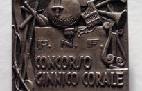Splendido grande distintivo fascista della GIL e PNF per il concorso ginnico corale del 1940