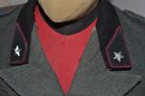 Raro trittico di giacche italiane da combattimento della seconda guerra mondiale appartenute allo stesso soldato 