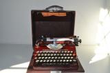 Rarissima macchina da scrivere tedesca ww2 con tasto ss e sua custodia prod. GROMA n.2