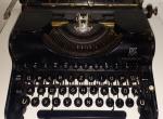 Rarissima macchina da scrivere nazista Olympia Progress con tasto dedicato SS cod oly42