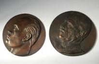Splendida coppia di ritratti in bronzo a fusione uno del re e uno del duce n.1