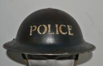 Grazioso elmetto inglese mod MKII seconda guerra mondiale della POLICE  con nome cod MKII39