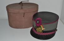 Bellissimo kepi' italiano dell'accademia militare periodo anni trenta con contenitore originale e fregio in canuttiglia cod kescu