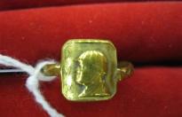 Piccolo anello del ventennio in oro con effige del duce n. x