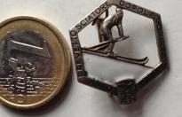 Rarissimo distintivo fascista  in argento  dell'OND brevetto sciatore dopolavorista