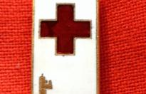 Bellissimo distintivo smaltato della croce rossa periodo fascista