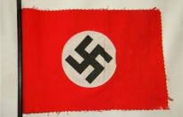 Bella bandiera di stoffa con asticina di legno dello NSDAP n.8