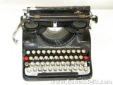 Rarissima macchina da scrivere tedesca ww2 con tasto ss e sua custodia prod. GROMA n.2