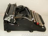 Rarissima macchina da scrivere tedesca ww2 con tasto ss e sua custodia prod. GROMA n.2