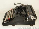 Rarissima macchina da scrivere tedesca ww2 con tasto ss e sua custodia prod. GROMA n.2