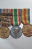 Impressionante nonche' introvabile blocco di decorazioni con attestati tutte di un capitano dei bersaglieri ciclisti della grande guerra tra cui due medaglie di bronzo e due d'argento della zecca 
