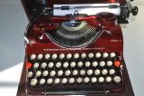 Rarissima macchina da scrivere tedesca ww2 con tasto ss e sua custodia prod. GROMA n.2