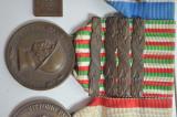 Impressionante nonche' introvabile blocco di decorazioni con attestati tutte di un capitano dei bersaglieri ciclisti della grande guerra tra cui due medaglie di bronzo e due d'argento della zecca 