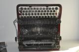 Rarissima macchina da scrivere tedesca ww2 con tasto ss e sua custodia prod. GROMA n.2