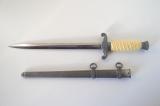Spettacolare rara daga tedesca WW2 da ufficiale della WEHRMACHT manico bianco  completa di agganci e portpee produttore  TIGER  cod tig