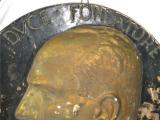 Enorme bassorilievo con effige del DUCE in gesso n.1