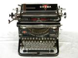 Rarissima macchina da scrivere tedesca ww2 con tasto ss della Groma n.1