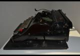 Rarissima macchina da scrivere tedesca ww2 con tasto ss e sua custodia prod. GROMA n.3